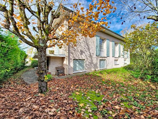 Maison spacieuse à vendre à Buxerolles - 5 chambres dans un secteur calme