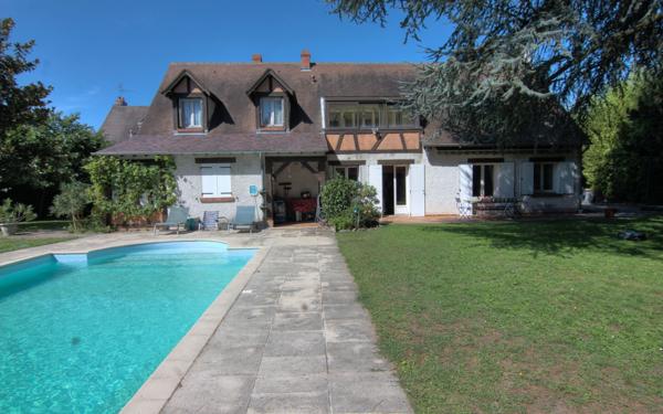 Maison à vendre    7 pièces • 225 m2 Orléans