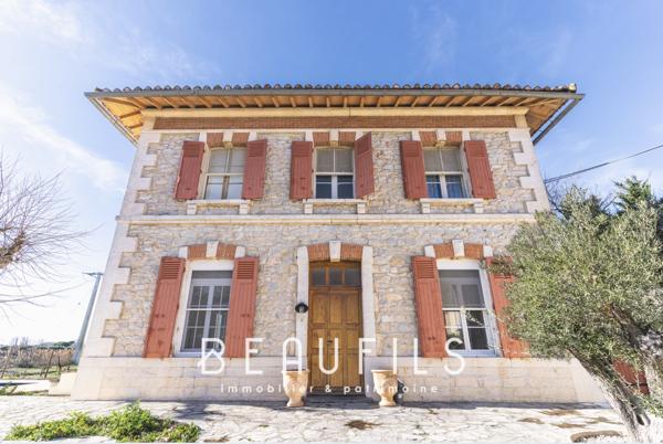 Aigues-Mortes (30220) (30220) Aigues-Mortes - Maison de maître au cœur d'un hameau privé - Terrain 739m²