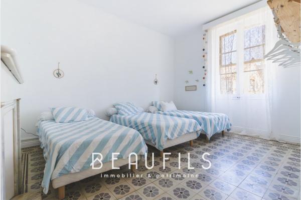 Aigues-Mortes (30220) (30220) Aigues-Mortes - Maison de maître au cœur d'un hameau privé - Terrain 739m²