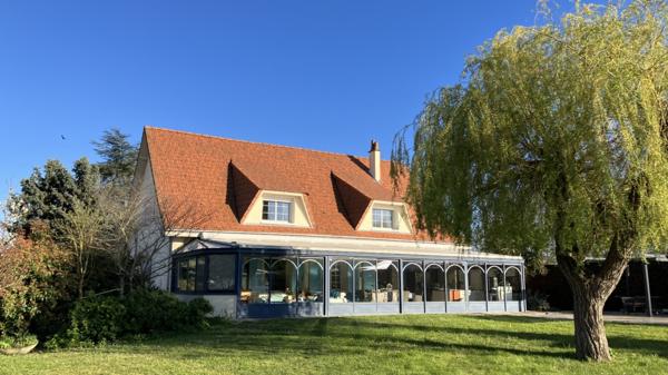TRÈS BELLE PROPRIÉTÉ PRESTATIONS HAUT DE GAMME AVEC 280 M² SUR 5000 M² DE TERRAIN AVEC PISCINE ANTRAN Réf 2609