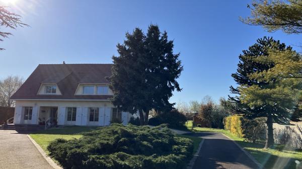 TRÈS BELLE PROPRIÉTÉ PRESTATIONS HAUT DE GAMME AVEC 280 M² SUR 5000 M² DE TERRAIN AVEC PISCINE ANTRAN Réf 2609