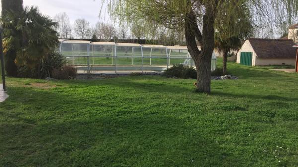 TRÈS BELLE PROPRIÉTÉ PRESTATIONS HAUT DE GAMME AVEC 280 M² SUR 5000 M² DE TERRAIN AVEC PISCINE ANTRAN Réf 2609