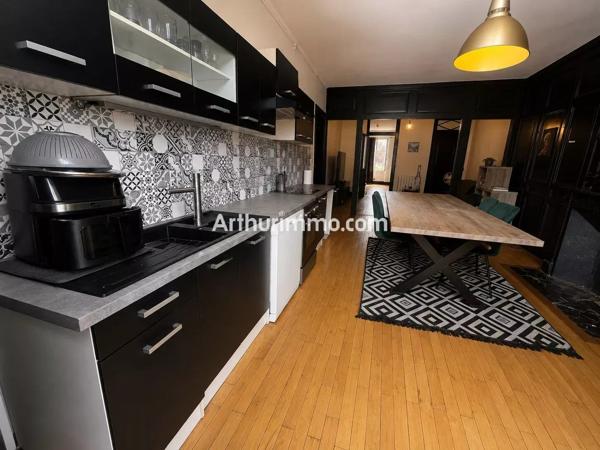 Vente                                                      Appartement
                        
                     2 pièces                      69 m2                     à Lons-le-Saunier