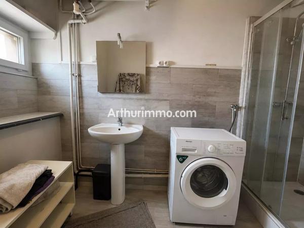 Vente                                                      Appartement
                        
                     2 pièces                      69 m2                     à Lons-le-Saunier