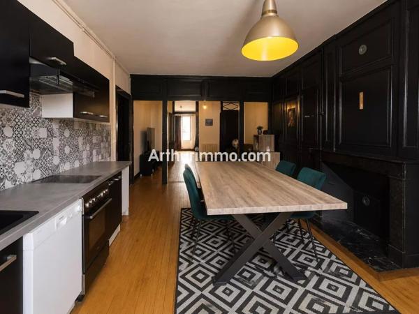 Vente                                                      Appartement
                        
                     2 pièces                      69 m2                     à Lons-le-Saunier