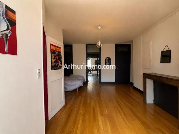 Vente                                                      Appartement
                        
                     2 pièces                      69 m2                     à Lons-le-Saunier