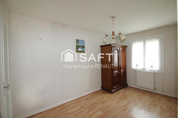 Maison de plain-pied - Grand terrain - 2 garages et dépendances - Terrain constructible