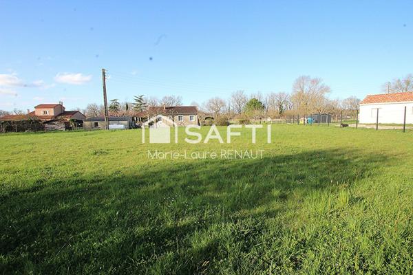 Maison de plain-pied - Grand terrain - 2 garages et dépendances - Terrain constructible