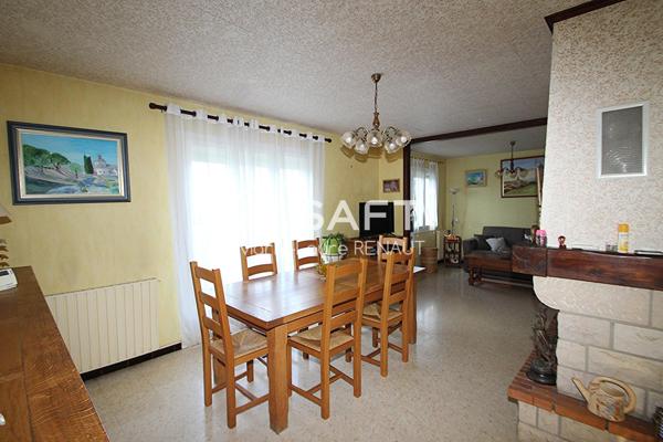 Maison de plain-pied - Grand terrain - 2 garages et dépendances - Terrain constructible