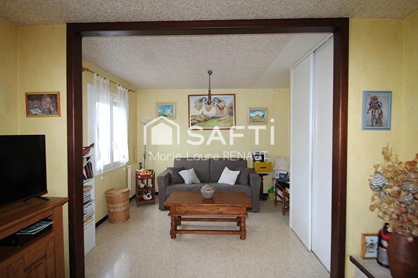 Maison de plain-pied - Grand terrain - 2 garages et dépendances - Terrain constructible