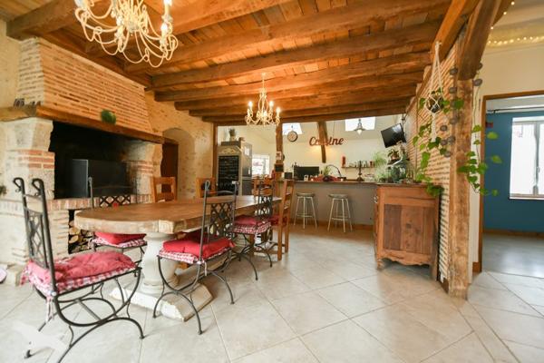 Maison à vendre |  Saint-Claude-de-Diray |  6 pièces | 192 m²