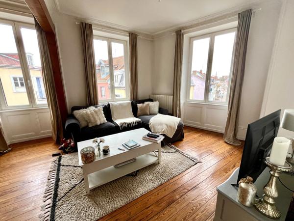 Appartement
                                                                                                                                                                                                                                                                                                                        4 pièce(s)                                                                                                                                                                                                          2 chambre(s)                                                                                                                                                                                                          89  m²