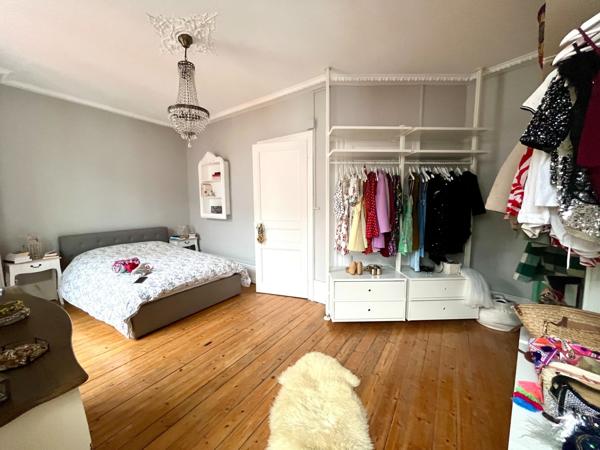 Appartement
                                                                                                                                                                                                                                                                                                                        4 pièce(s)                                                                                                                                                                                                          2 chambre(s)                                                                                                                                                                                                          89  m²