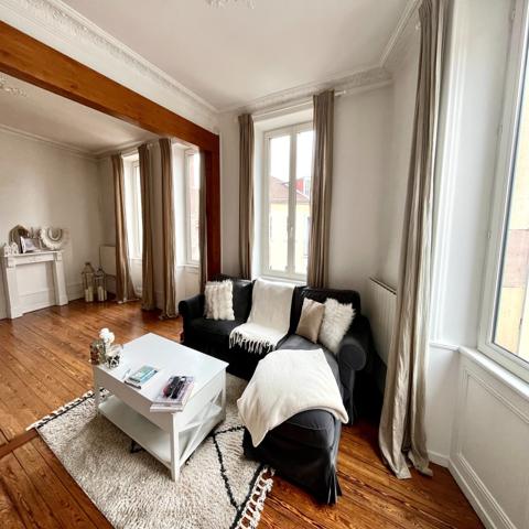 Appartement
                                                                                                                                                                                                                                                                                                                        4 pièce(s)                                                                                                                                                                                                          2 chambre(s)                                                                                                                                                                                                          89  m²