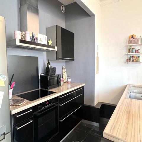 Appartement
                                                                                                                                                                                                                                                                                                                        4 pièce(s)                                                                                                                                                                                                          2 chambre(s)                                                                                                                                                                                                          89  m²