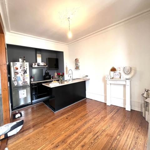 Appartement
                                                                                                                                                                                                                                                                                                                        4 pièce(s)                                                                                                                                                                                                          2 chambre(s)                                                                                                                                                                                                          89  m²