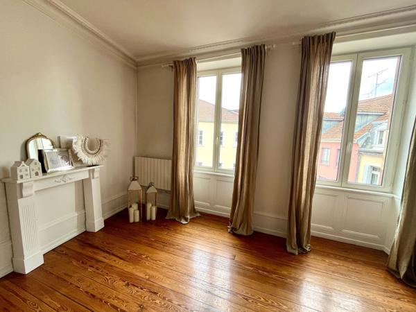 Appartement
                                                                                                                                                                                                                                                                                                                        4 pièce(s)                                                                                                                                                                                                          2 chambre(s)                                                                                                                                                                                                          89  m²