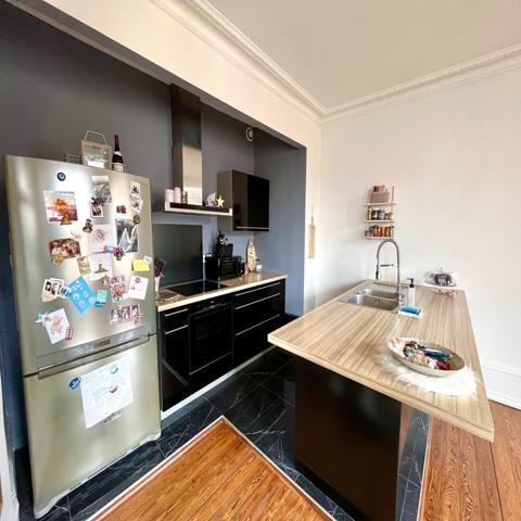 Appartement
                                                                                                                                                                                                                                                                                                                        4 pièce(s)                                                                                                                                                                                                          2 chambre(s)                                                                                                                                                                                                          89  m²