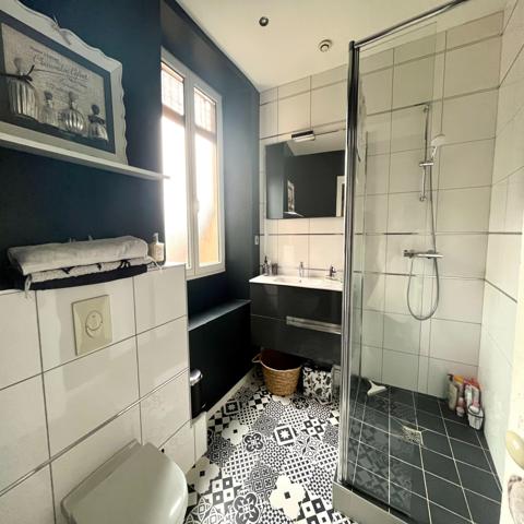 Appartement
                                                                                                                                                                                                                                                                                                                        4 pièce(s)                                                                                                                                                                                                          2 chambre(s)                                                                                                                                                                                                          89  m²