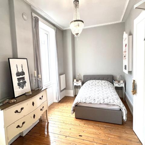 Appartement
                                                                                                                                                                                                                                                                                                                        4 pièce(s)                                                                                                                                                                                                          2 chambre(s)                                                                                                                                                                                                          89  m²