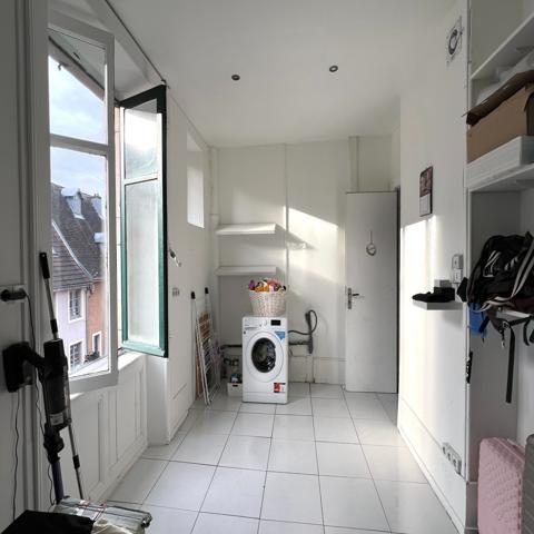 Appartement
                                                                                                                                                                                                                                                                                                                        4 pièce(s)                                                                                                                                                                                                          2 chambre(s)                                                                                                                                                                                                          89  m²