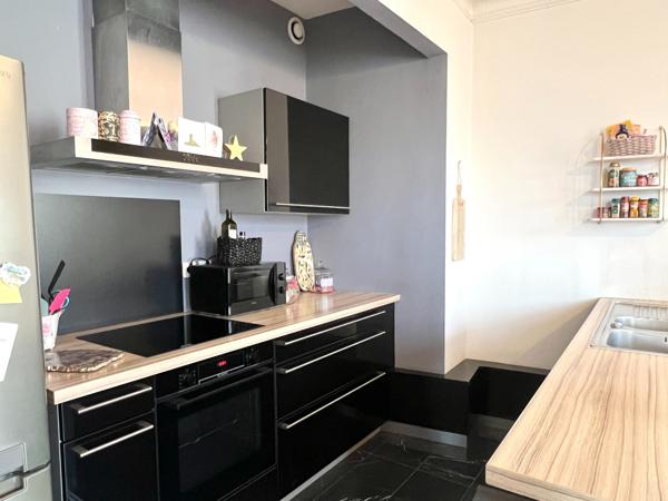 Appartement
                                                                                                                                                                                                                                                                                                                        4 pièce(s)                                                                                                                                                                                                          2 chambre(s)                                                                                                                                                                                                          89  m²