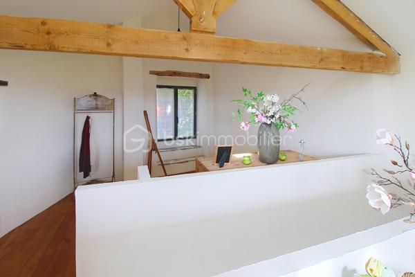 VENTE EXCLUSIVE: Demeure en pierre rénovée avec vue panoramique. Découvrez le charme intemporel de cette authentique maison de hameau, entièrement et superbement rénovée, nichée au cœur du paisible hameau d' ALGUES sur la commune de NANT dans le sud Aveyron. Ce lieu rare est une invitation à la sérénité, offrant un cadre de vie idyllique aux portes du Parc Régional Naturel  des Grands CAUSSES et des CÉVENNES. Poussons la porte, la pièce de vie avec son poêle à bois, 3 belles chambres, 2 salles d'eau moderne, 1 grand salon, avec accès à la terrasse. Vous n'avez plus qu'à poser vos valises ! La maison bénéficie d'une rénovation complète et soignée, toiture neuve sous garantie, façade neuve, huisserie double vitrage en aluminium. Contactez-moi sans tarder pour organiser une visite et saisir cette opportunité unique !   . CONTACT Guy JAYET au 0611566624