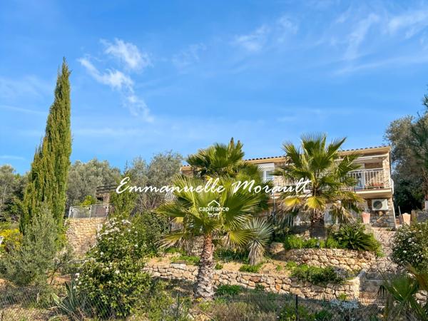 Villa avec piscine à BAGNOLS EN FORET (83)