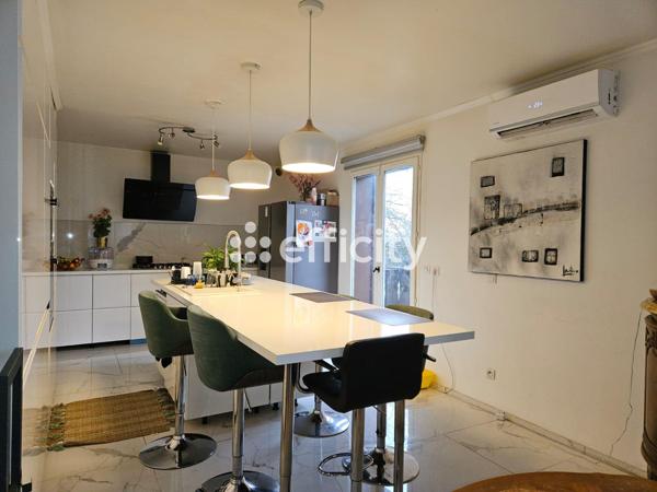 Maison
         8 pièces
        - 145 m² 556 000 € *