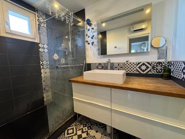 Marseille (13007) EXCLUSIVITÉ VENTE APPARTEMENT 75 M2 TYPE 3 BALCON VUE MER NOTRE DAME PARKING RUE CELINA 13007 MA