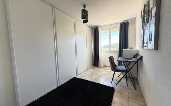 Maison à vendre    6 pièces •  Vauvert