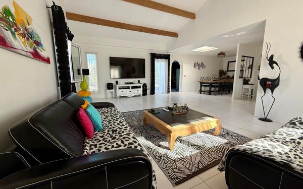 Maison à vendre    6 pièces •  Vauvert