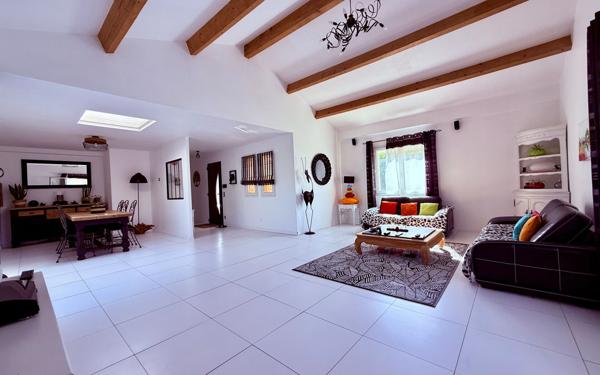 Maison à vendre    6 pièces •  Vauvert