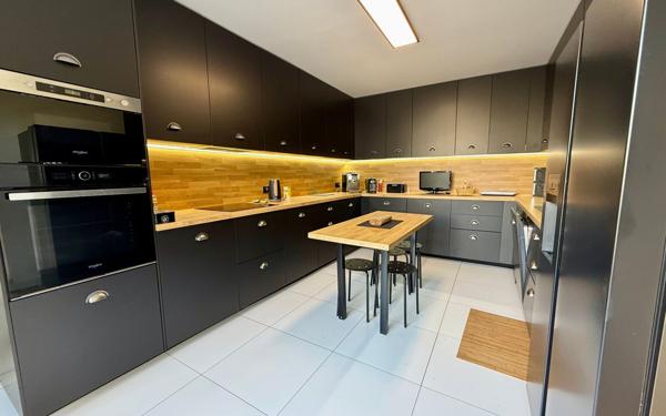 Maison à vendre    6 pièces •  Vauvert