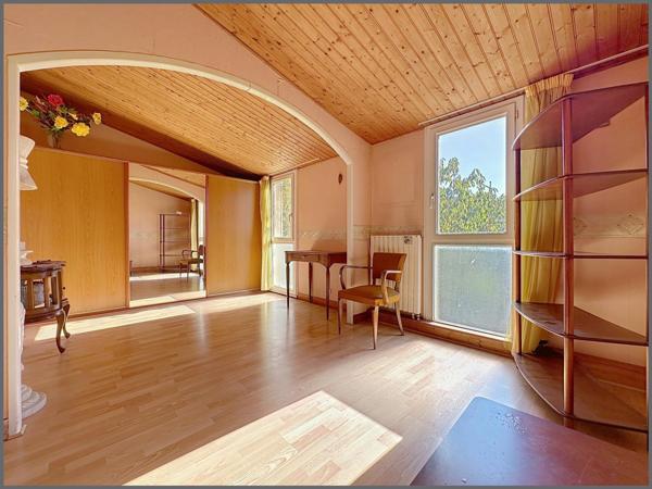 Jolie maison avec jardinet et garage !