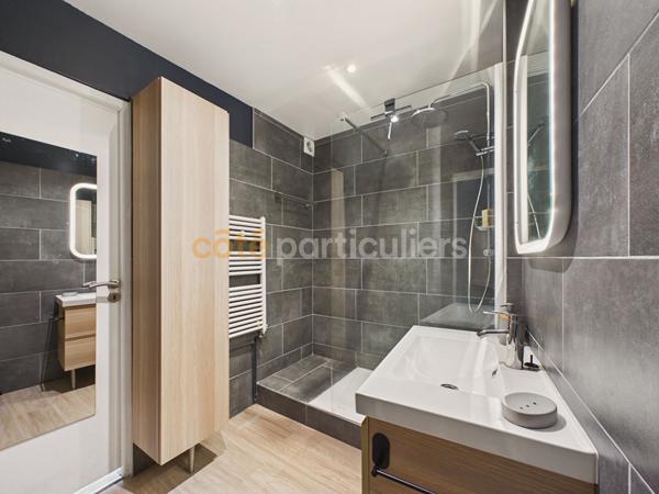 Vente
                Maison70 m² - 3 Pièces -
                    BORDEAUX (33800)