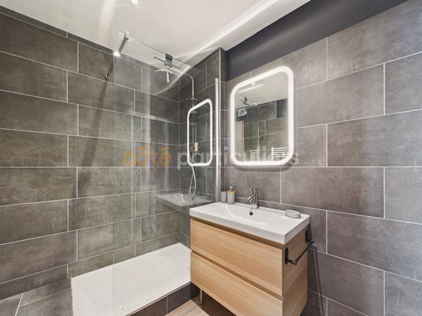 Vente
                Maison70 m² - 3 Pièces -
                    BORDEAUX (33800)