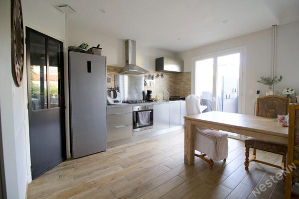 Maison de ville à vendre à AGEN de 115 m² - 5 pièces, 4 chambres- terrasse, balcon et garage double.