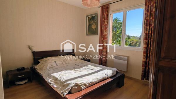 Plain-pied avec garage, terrain clos arboré - Proche rocade