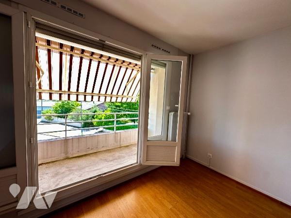 Dole, T4 Résidence avec ascenseur, stationnement, cave et balcon avec vue