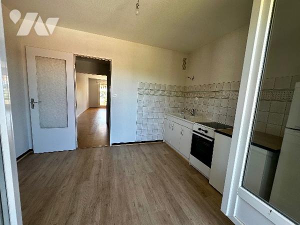 Dole, T4 Résidence avec ascenseur, stationnement, cave et balcon avec vue