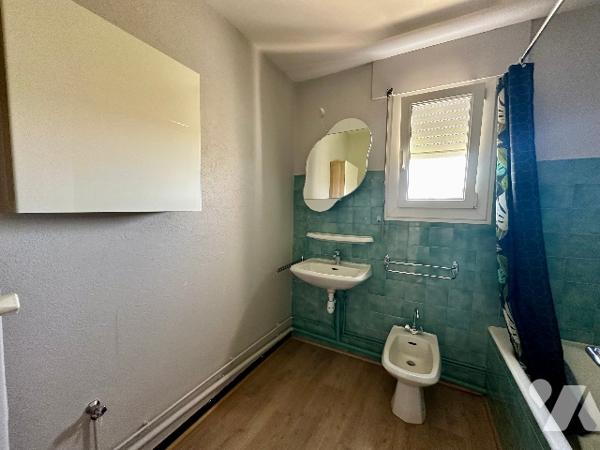 Dole, T4 Résidence avec ascenseur, stationnement, cave et balcon avec vue
