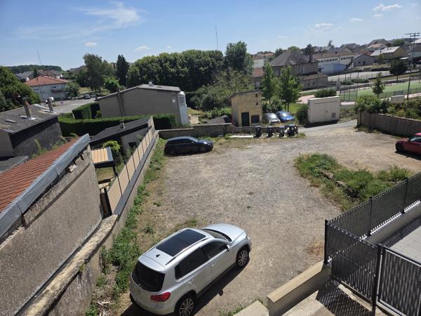 Ancienne école de caractère de 450 m² bureaux et 4 appartements et parkings