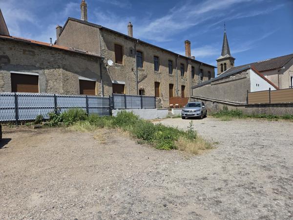 Ancienne école de caractère de 450 m² bureaux et 4 appartements et parkings