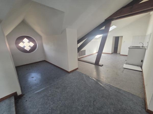 Ancienne école de caractère de 450 m² bureaux et 4 appartements et parkings