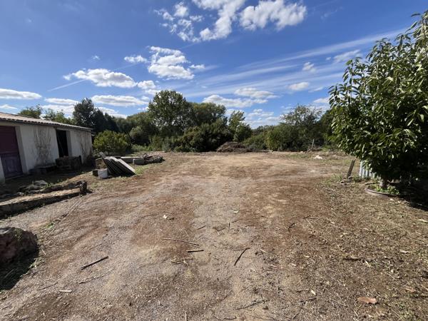 ref 112195 Secteur SAINT VARENT maison ancienne de 80 m2 à rénover type 4 sur terrain 1581m2