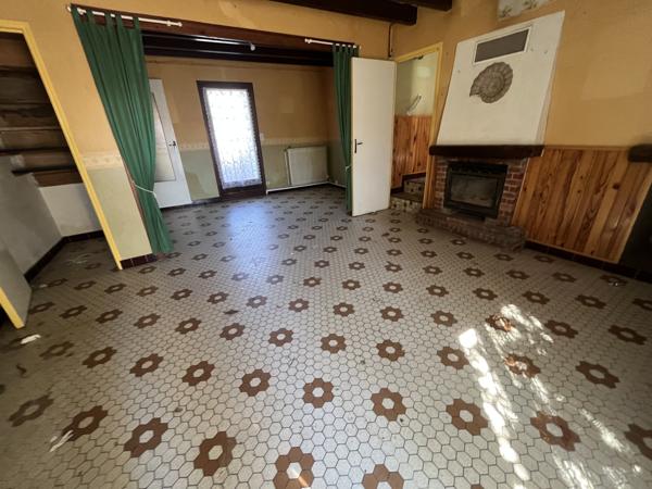 ref 112195 Secteur SAINT VARENT maison ancienne de 80 m2 à rénover type 4 sur terrain 1581m2