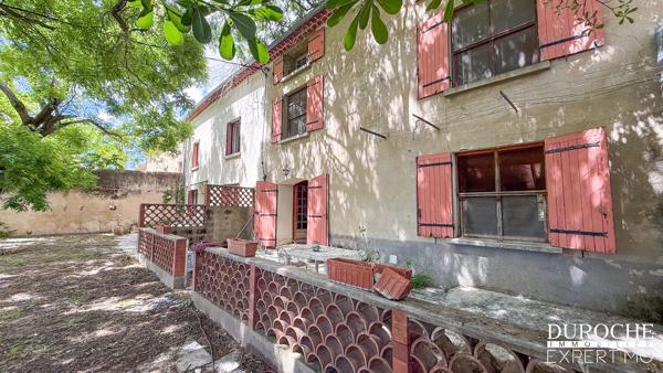 Mas provençal à rénover à Courthézon – 524 m² de surface totale, dépendances & potentiel