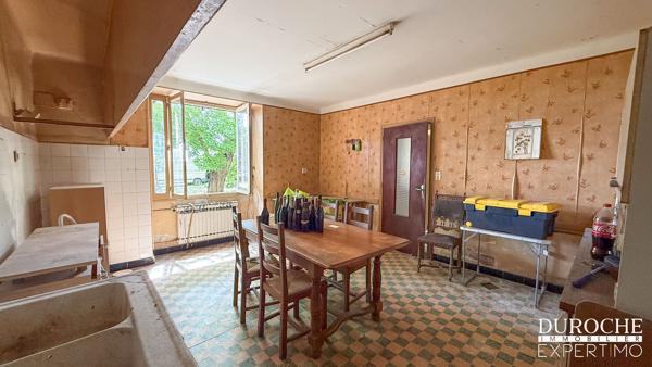 Mas provençal à rénover à Courthézon – 524 m² de surface totale, dépendances & potentiel